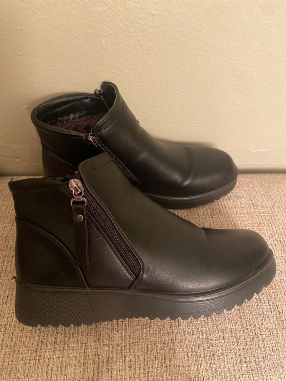 Bella Hanna Black Faux-Fur Lined Ankle Boots – Size 5